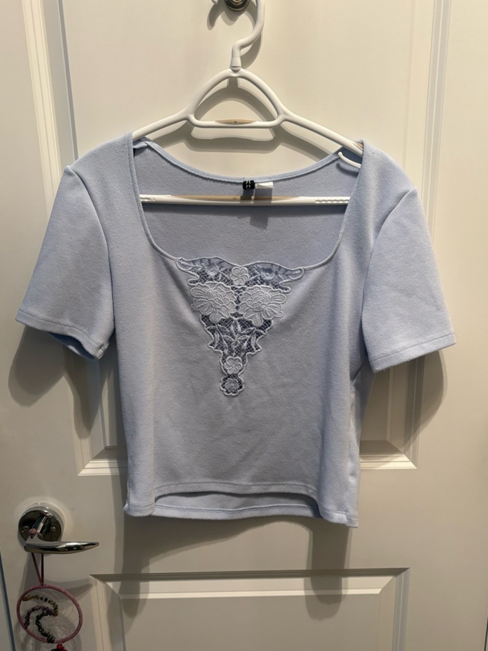 H&M Light Blue Cropped Short Sleeve Top with Lace Appliqué